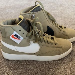 Nike Blazer Mid Rebel Sneaker